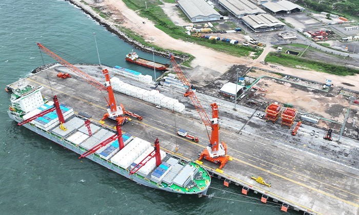 EJMT handles its first container ship_thumb
